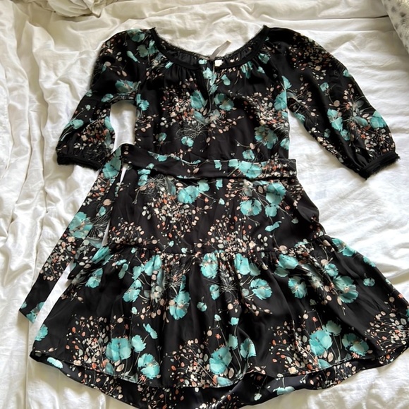 LC Lauren Conrad Dresses & Skirts - 💖 watercolor dark floral mini dress